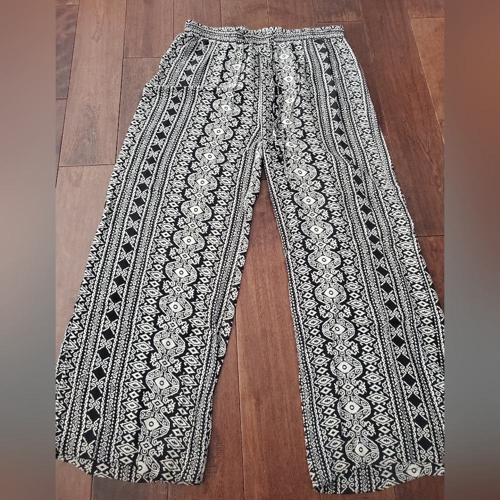 Connection 18 wide leg loose fit pants size Large in black and white